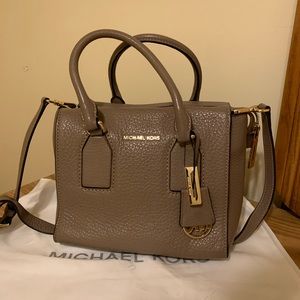 Micheal Kors Taupe Medium excellent condition